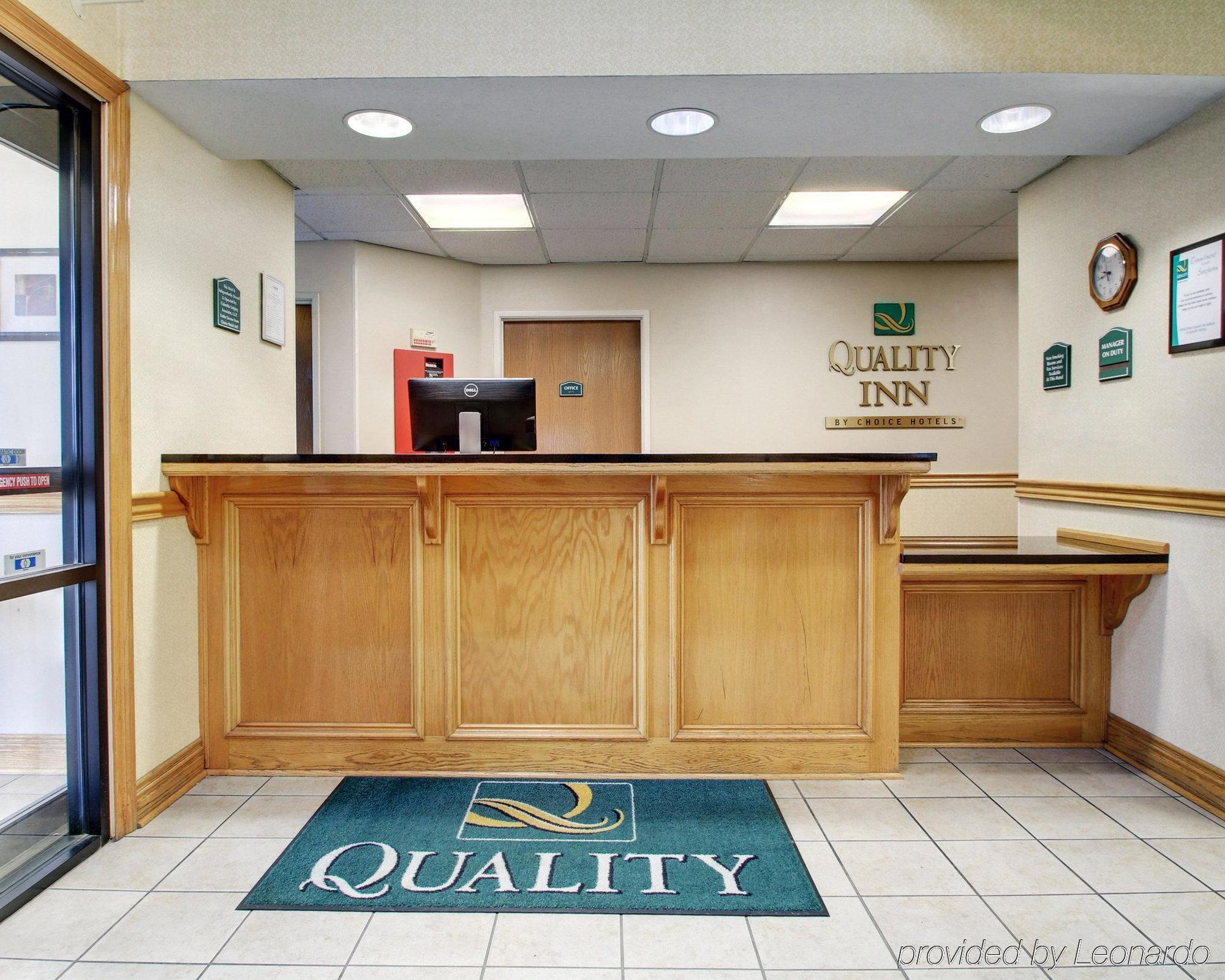 Columbia Inn & Suites Ngoại thất bức ảnh