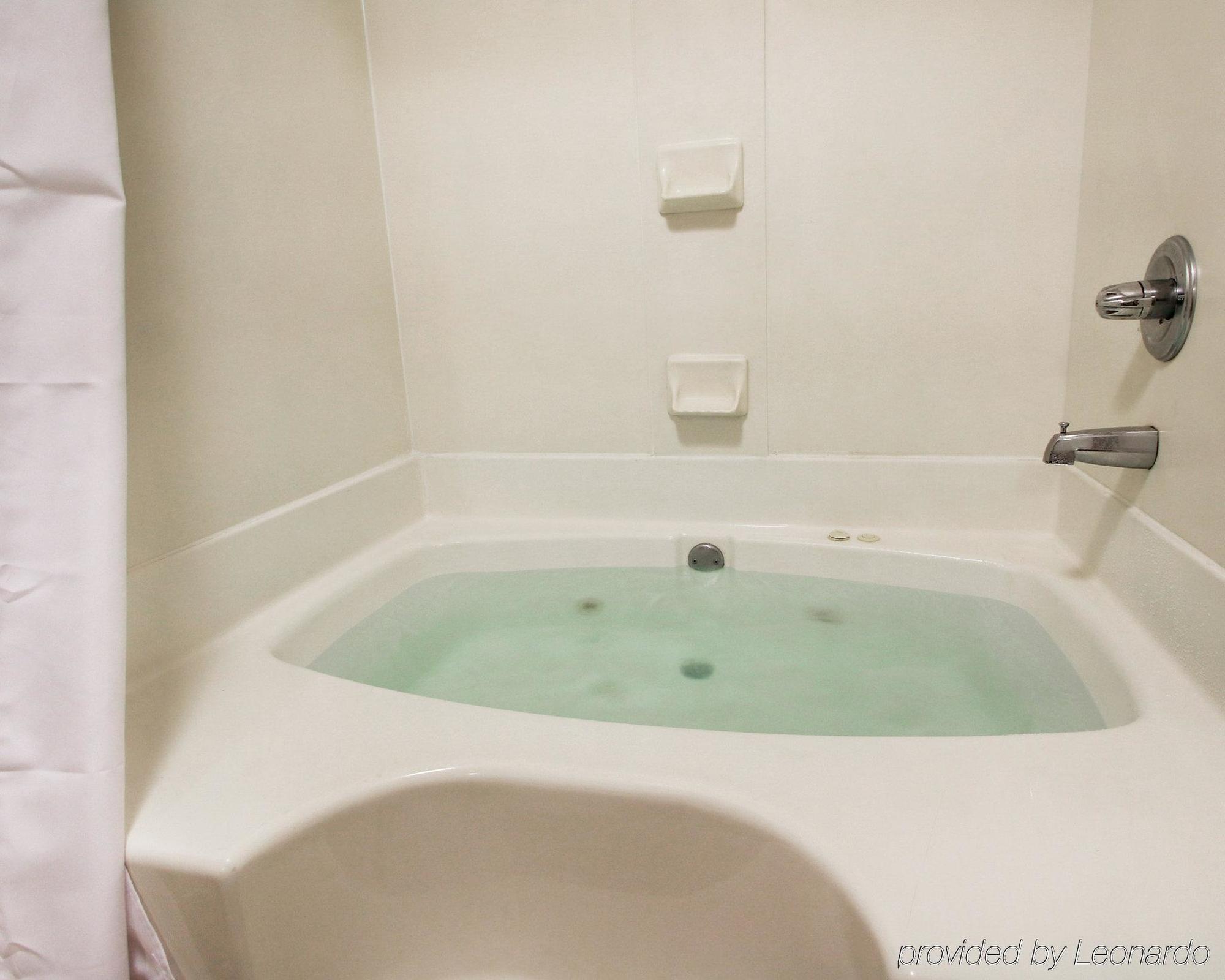 Columbia Inn & Suites Ngoại thất bức ảnh