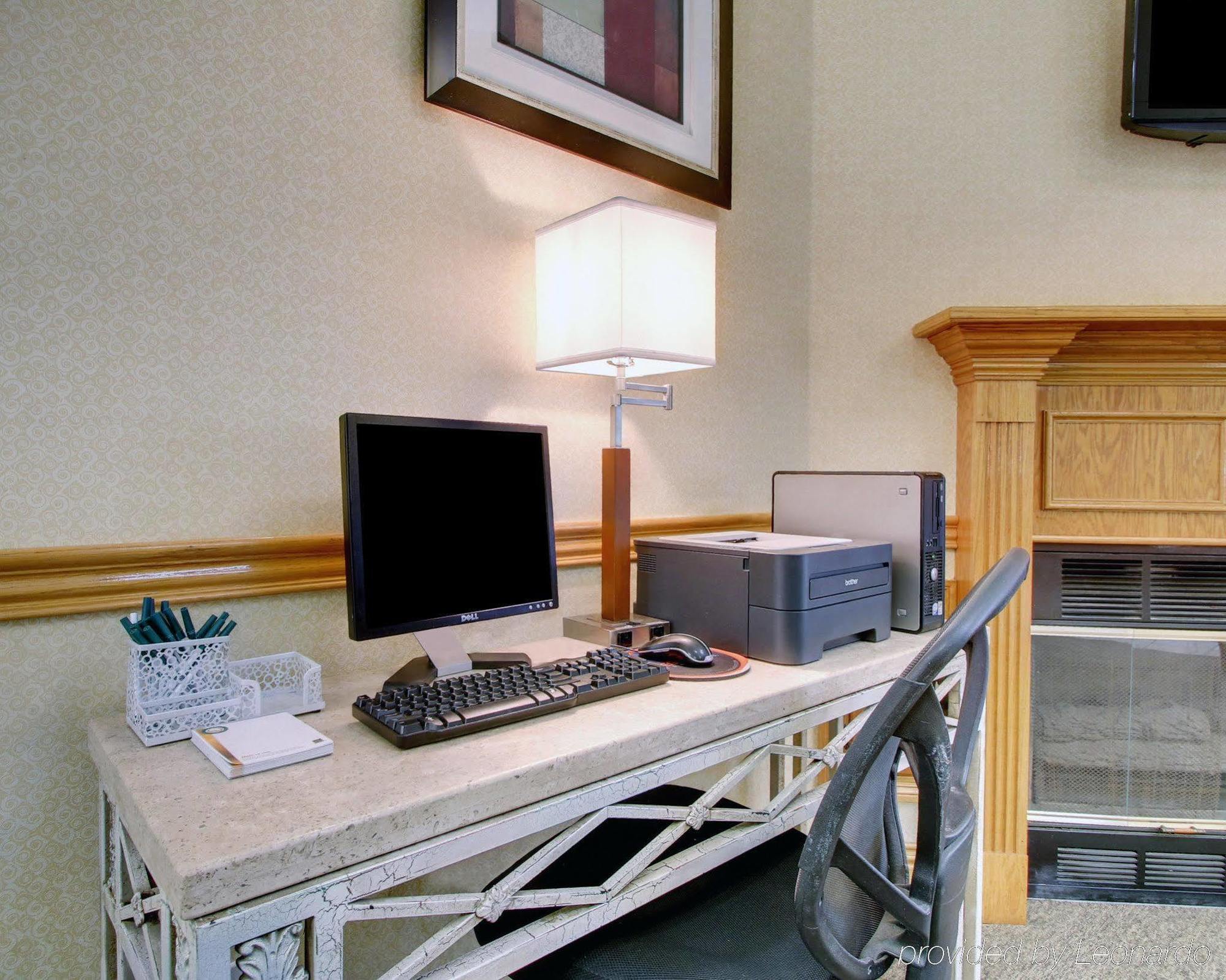 Columbia Inn & Suites Ngoại thất bức ảnh